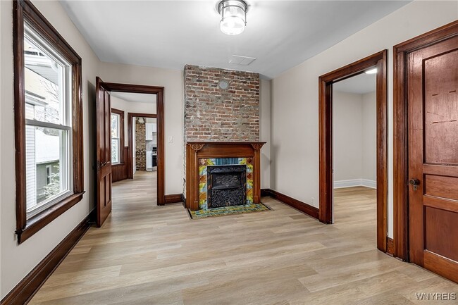 Building Photo - 404 Parkdale Ave