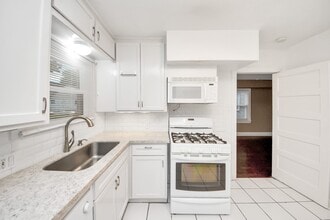 Building Photo - 2332 Sheridan St