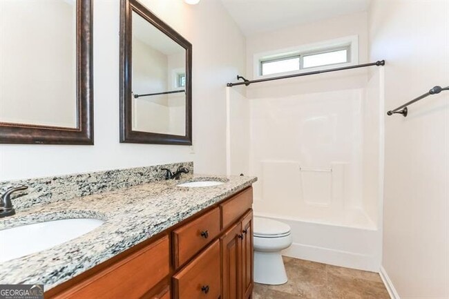 Building Photo - 5552 Leaf Ridge Ln NE