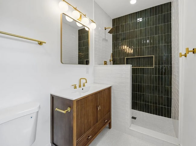 Building Photo - 721 W 47th St