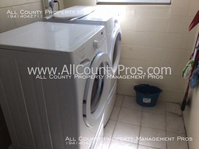 Building Photo - Heart of Sarasota SFH Home w/ Lanai, Big F...