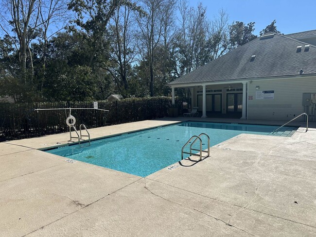 Building Photo - 2738 W Tharpe St