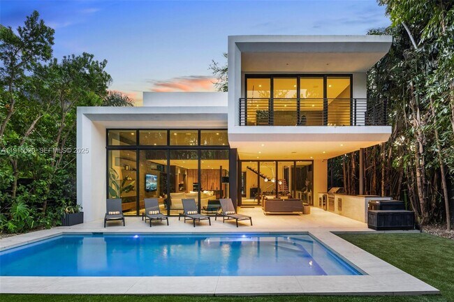 Building Photo - 77 SW 18th Terrace