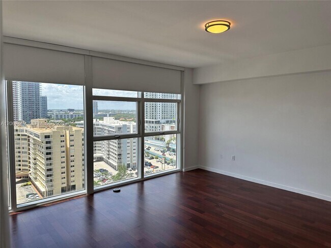 Building Photo - 1830 S Ocean Dr
