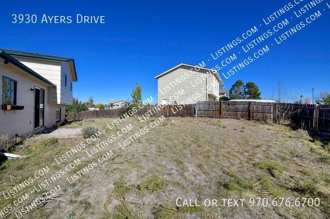 Building Photo - Huge Double Lot, Fully Fenced Yard - Briar...