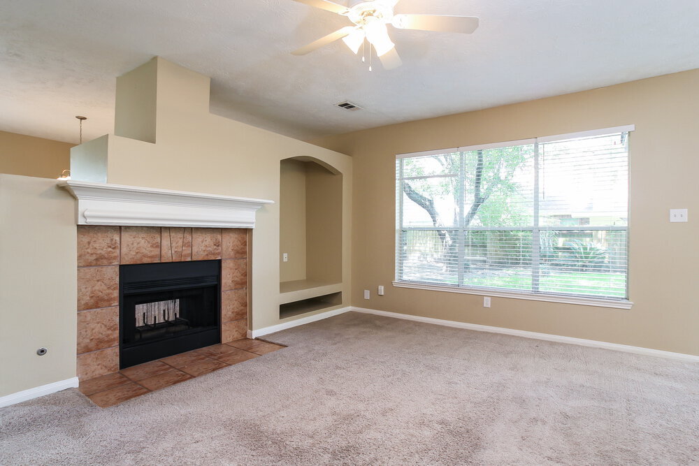 Building Photo - 16206 Hollow Rock Dr