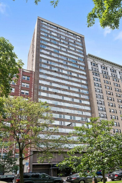 Primary Photo - 2144 N Lincoln Park W