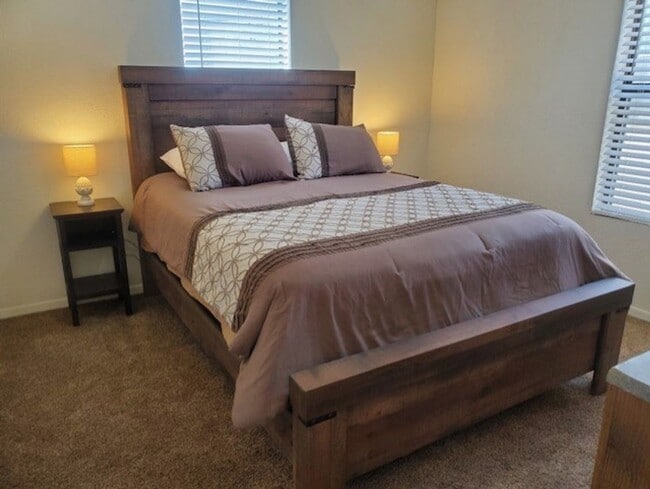 Building Photo - Minimum of 90 days OR 1 Year Lease
