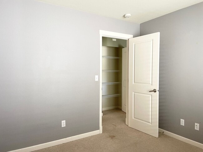 Building Photo - Beautiful 3 Bed 2.5 Bath Home in Redmond