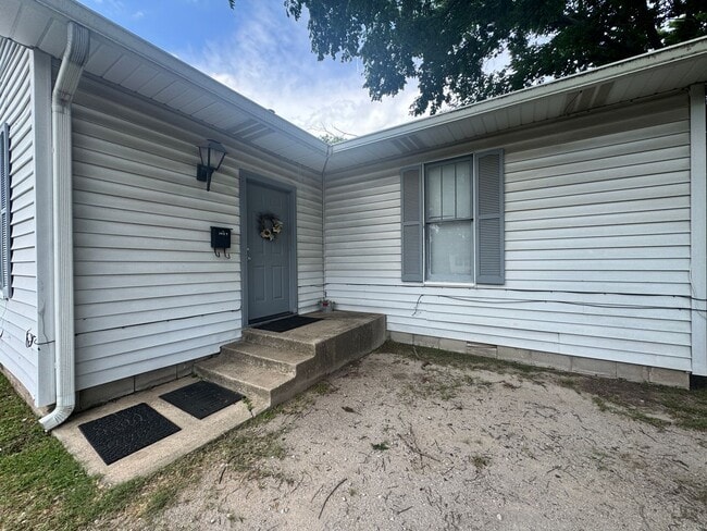 Building Photo - Two Bedroom Centrally Located in Ardmore