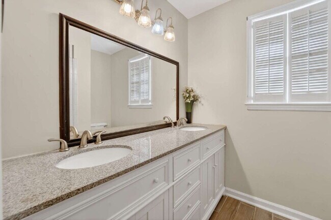 Building Photo - 118 Blue Heron Dr