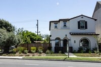 Building Photo - 3 bedroom | 2.5 bathroom | Crocker Village Single Family Home