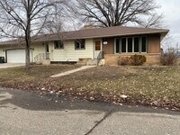 Building Photo - Single Family Home Available for Rent!