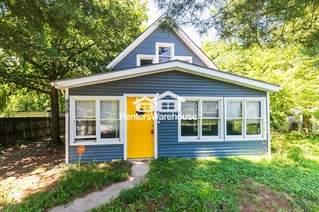 Building Photo - 808 S Grand Ave