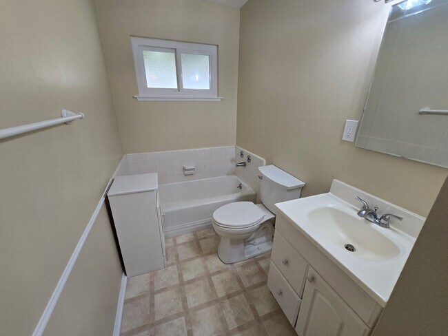 Building Photo - Beautiful 3 Bedroom Home in Glendora