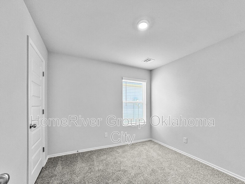 Building Photo - 1221 S Brk Dr