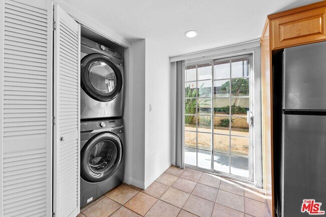 Building Photo - 361 Salem St