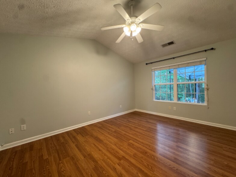 Building Photo - 350 Bee Rd