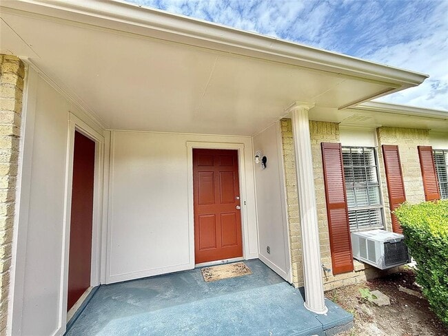 Building Photo - 7111 El Sereno Dr