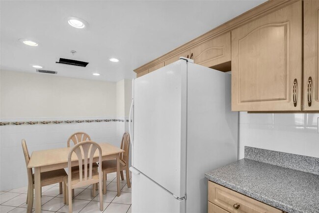 Building Photo - 400 Island Way