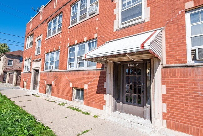 Interior Photo - 7258 S Artesian Ave