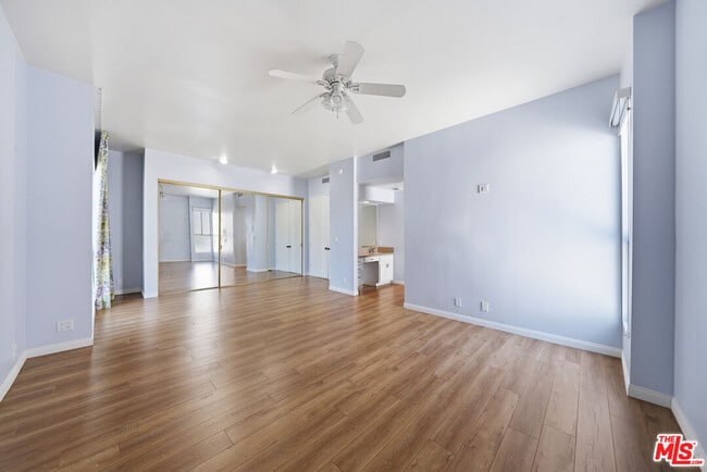 Building Photo - 141 S Linden Dr