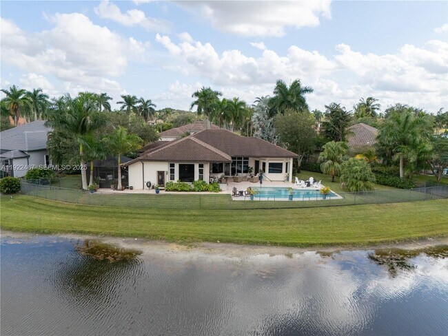 Building Photo - 2589 Mayfair Ln