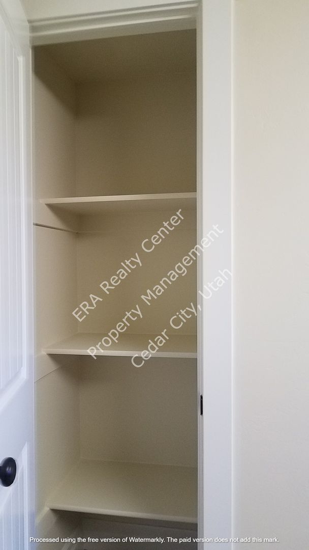 Building Photo - Move-In Discount - 2 Bedroom 1 Bath Basement Apartment of Single Family Home