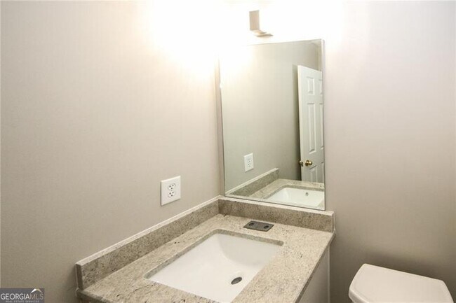 Building Photo - 121 Stoneforest Dr