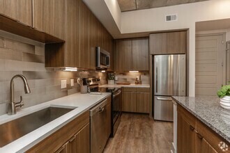 Building Photo - Walkable Living in Montrose - 1 Month Free!