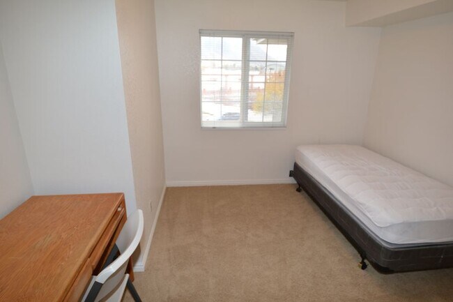 Building Photo - 146 W 1230 N