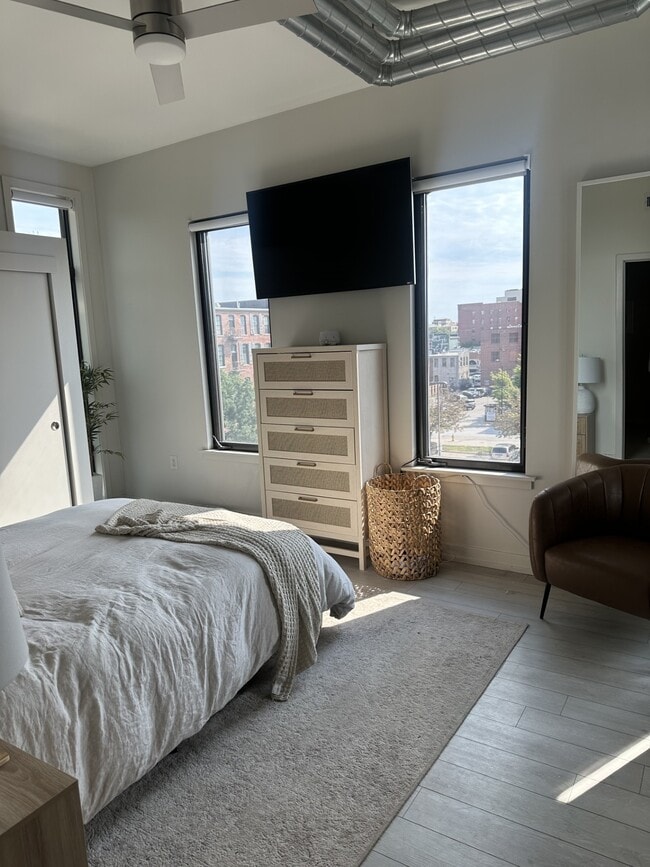 Building Photo - 119 4th St