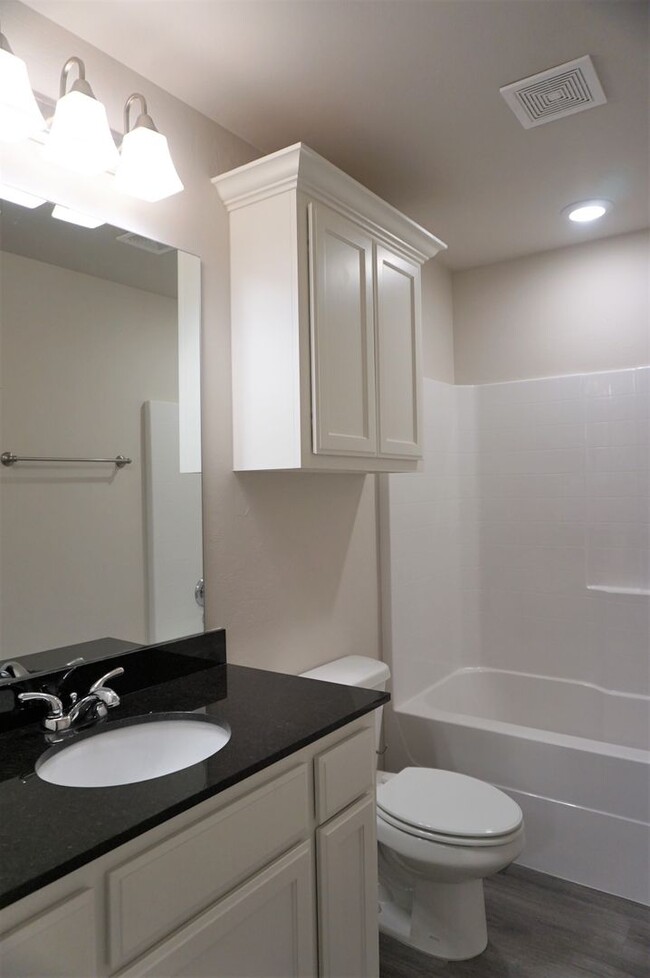 Building Photo - Chisholm Creek Duplex NW OKC