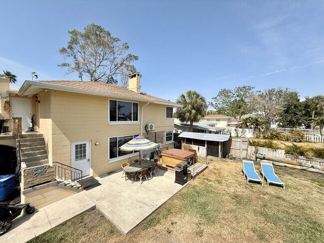 Building Photo - 315 12th Ave