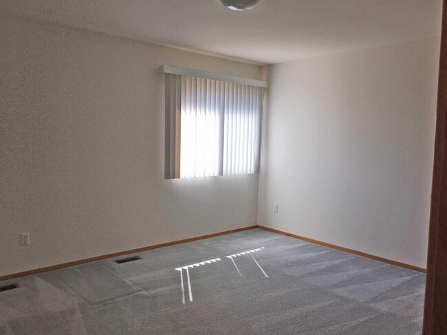 Building Photo - 3240 Bellflower Ct