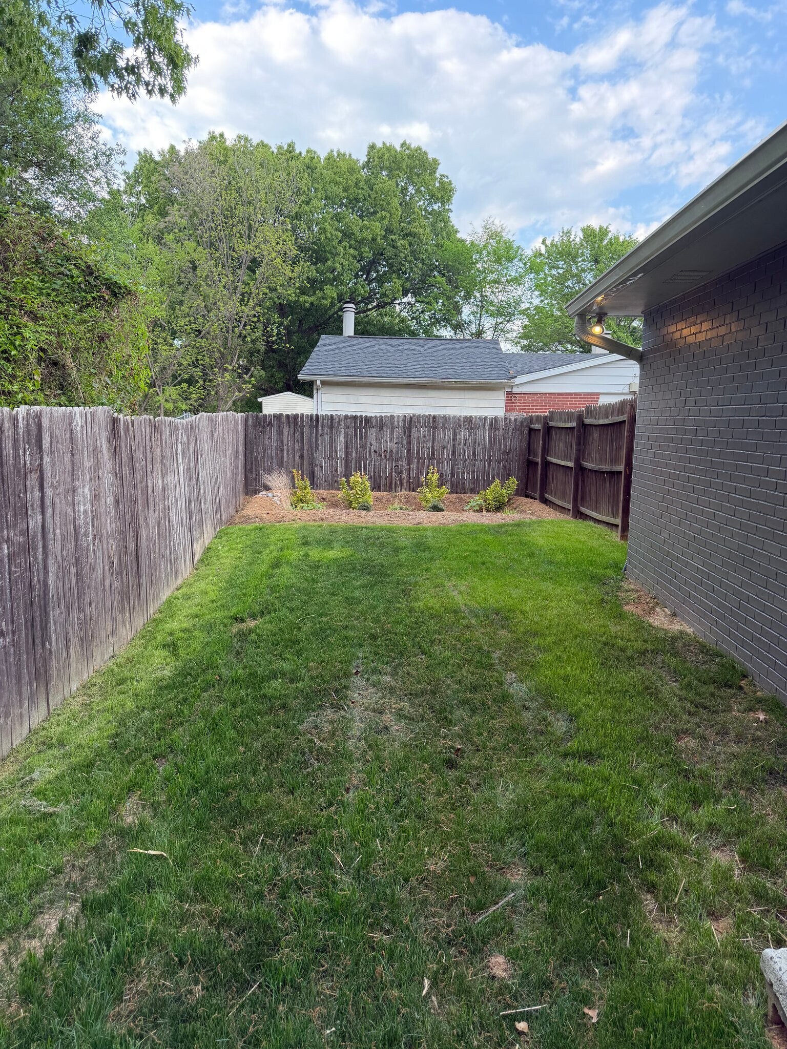 Building Photo - 1924 Hadley Rd