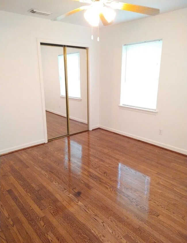 Building Photo - 5722 Parwill St