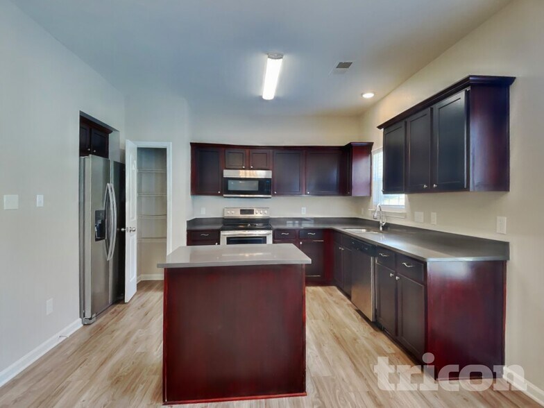 Building Photo - 1129 Hawick Dr
