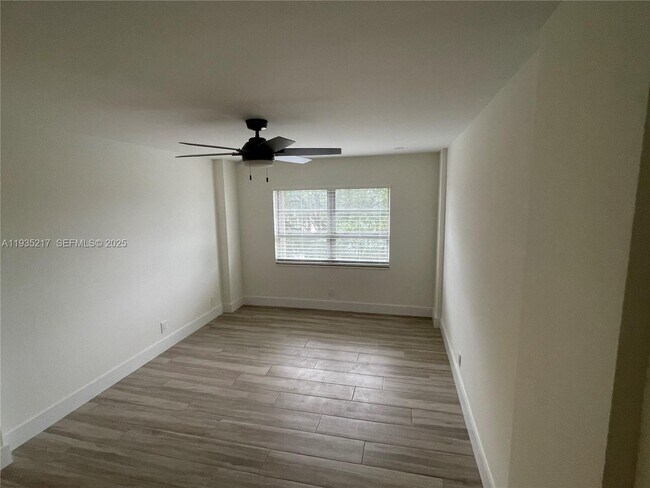 Building Photo - 1831 NE 38th St