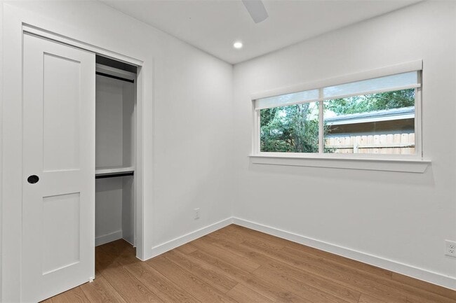 Building Photo - 404 Arbor Ln