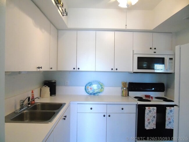 Building Photo - 309 Circle Dr S