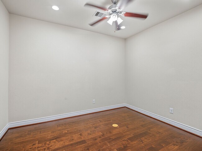 Building Photo - 24227 Peralta Glen Ln