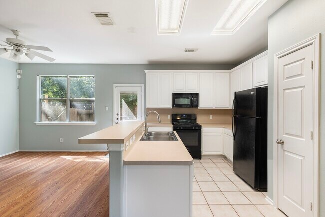 Building Photo - 229 Summerhaze Cir