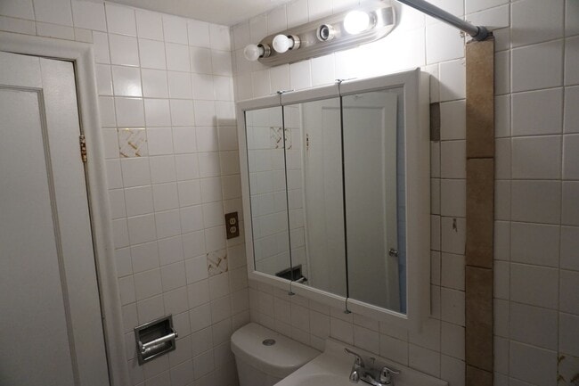 Building Photo - 4 Bedroom Remodeled West Side Salt Lake Home