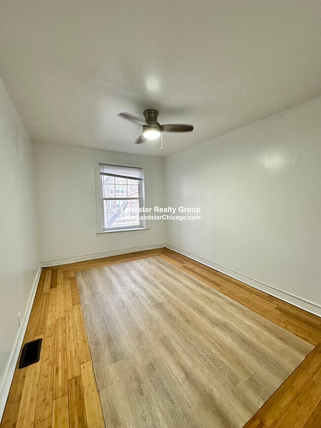 Building Photo - 6304 N Oakley Ave