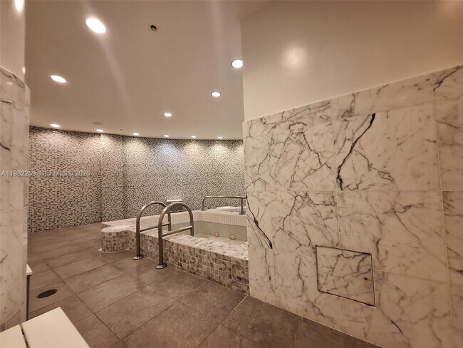 Building Photo - 253 NE 2nd St