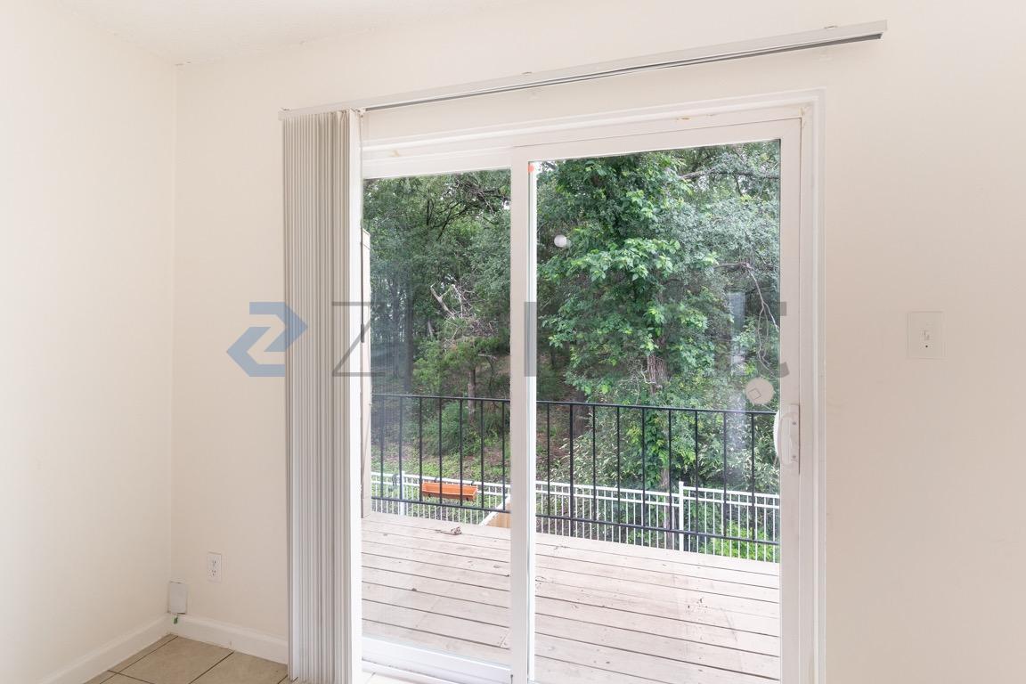 Building Photo - Unit D
