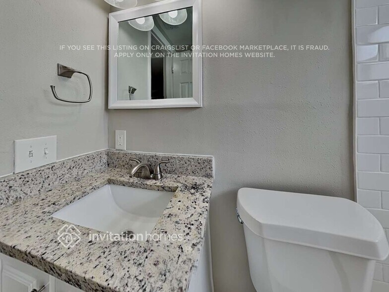 Building Photo - 16033 Villa Dr