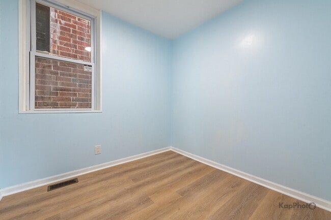 Building Photo - 2821 S Emerald Ave