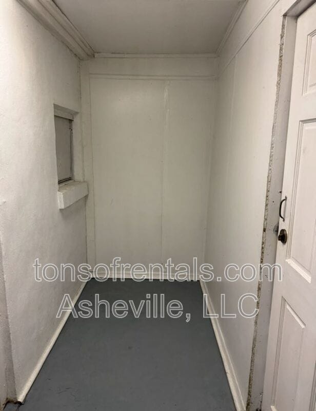 Building Photo - 418 Old Buckeye Cove Rd